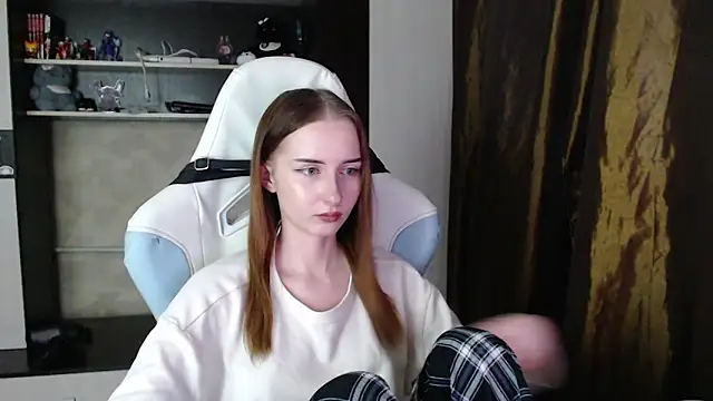 Cutti Crystal online show from March 2026 12:51:02 AM