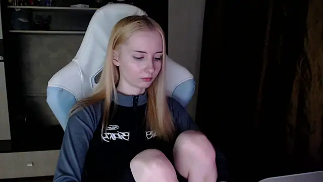 Cutti Crystal online show from March 2026 11:47:02 PM