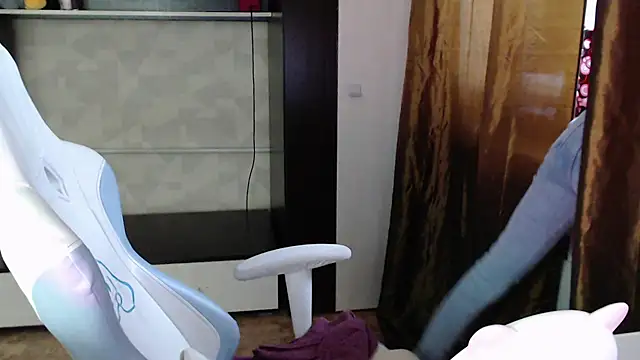 Cutti Crystal online show from February 2026 09:42:02 AM