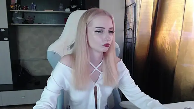 Cutti Crystal online show from March 2026 01:40:01 AM