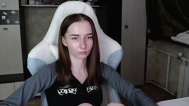 Cutti Crystal online show from November 2025 03:05:01 PM