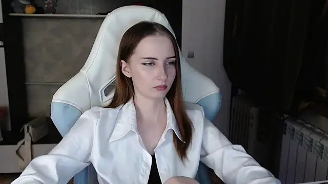 Cutti Crystal online show from February 2026 04:15:02 PM