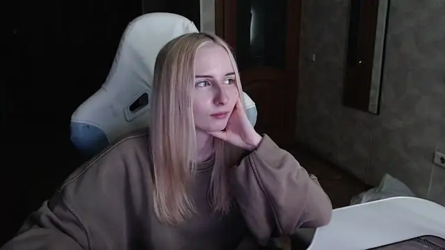 Cutti Crystal online show from April 2026 04:10:01 PM