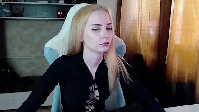 Cutti Crystal online show from March 2026 01:06:01 AM