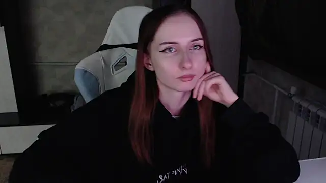 Cutti Crystal online show from February 2026 01:06:02 AM