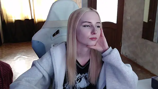 Cutti Crystal online show from April 2026 09:27:01 AM