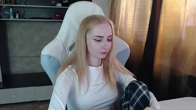 Cutti Crystal online show from March 2026 11:25:01 AM