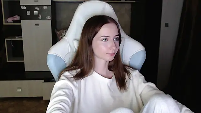 Cutti Crystal online show from October 2025 06:09:02 PM