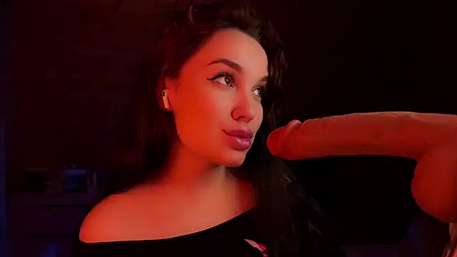 Crucio online show from April 2026 08:32:01 PM