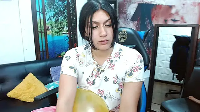 gigi gilt  online show from April 2026 04:57:02 PM