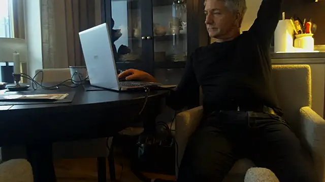 Snapshot of Swegay12-Exhi chatting on January 2026 11:47:01 AM Swegay12-Exhi online show from January 2026 11:47:01 AM