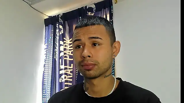  Logan Colton  online show from November 2025 05:57:02 PM