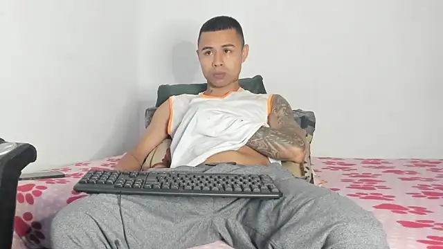 Snapshot of _Logan_Colton_ chatting on June 2026 10:00:01 PM Logan Colton online show from June 2026 10:00:01 PM