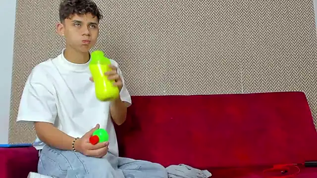 willy sexxx18 online show from February 2026 08:00:01 PM