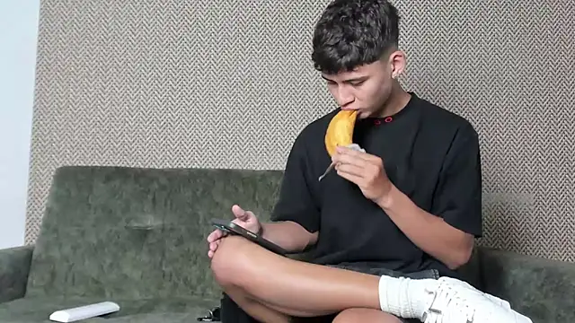 willy sexxx18 online show from November 2025 01:58:02 PM