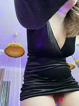 Snapshot of CrazyPinky chatting on February 2025 11:55:02 AM CrazyPinky online show from February 2025 11:55:02 AM