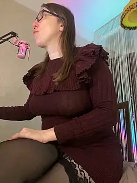 Snapshot of CrazyPinky chatting on December 2024 02:39:02 PM CrazyPinky online show from December 2024 02:39:02 PM