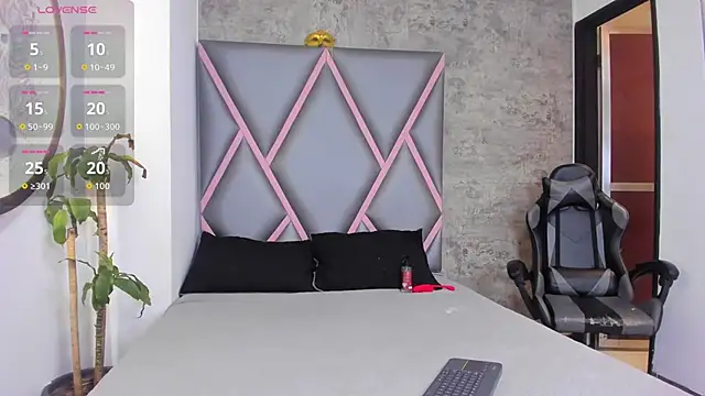 Snapshot of Quee_Sophine chatting on December 2025 07:29:02 PM Quee Sophine online show from December 2025 07:29:02 PM