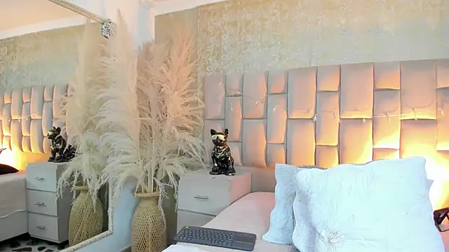 cloesummerr  online show from December 2025 12:38:01 PM