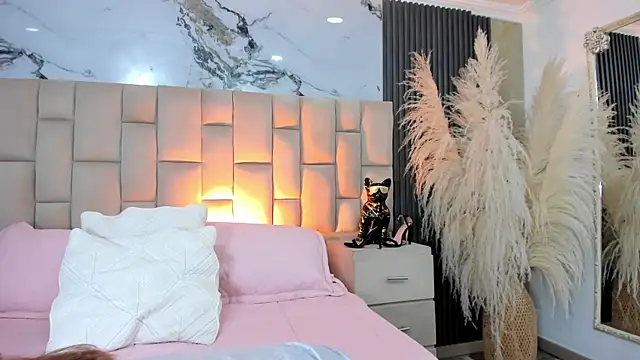 cloesummerr  online show from April 2026 01:47:01 PM