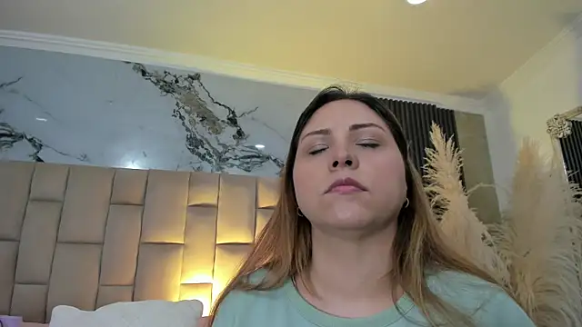 cloesummerr  online show from April 2026 12:45:01 PM