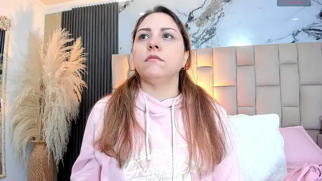 cloesummerr  online show from March 2026 12:32:02 PM