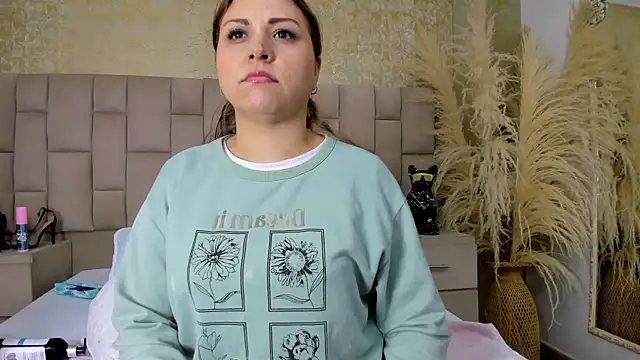 Snapshot of cloesummerr_ chatting on December 2025 12:11:01 PM cloesummerr online show from December 2025 12:11:01 PM