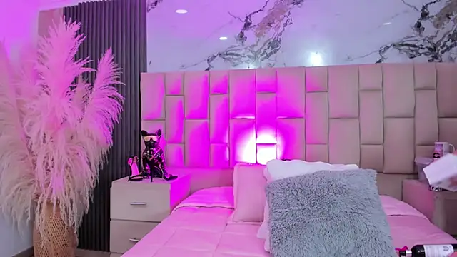 cloesummerr  online show from March 2026 12:53:01 PM