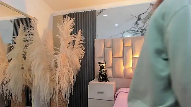 cloesummerr  online show from March 2026 12:22:02 PM