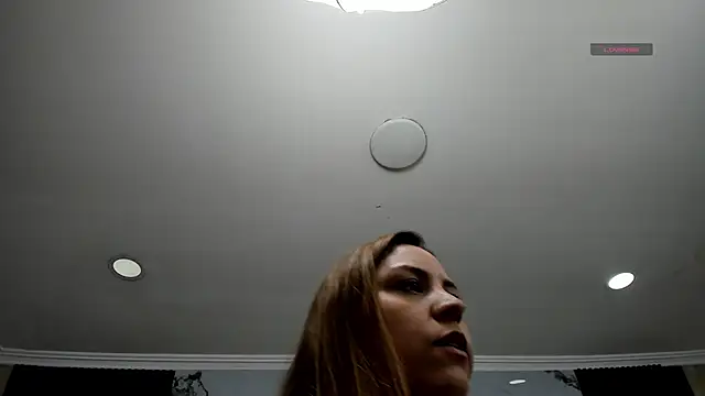 cloesummerr  online show from April 2026 12:42:01 PM