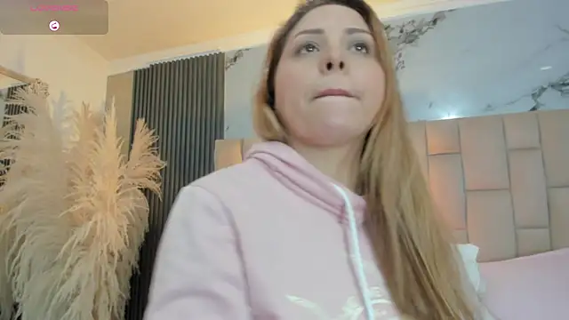 cloesummerr  online show from March 2026 01:56:01 PM