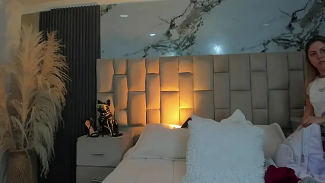 cloesummerr  online show from March 2026 12:53:02 PM