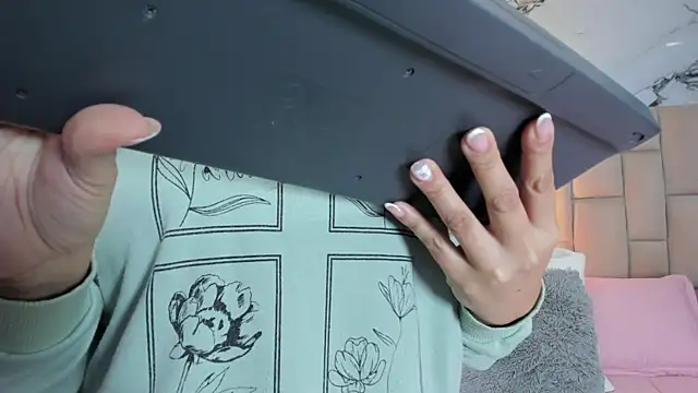 cloesummerr  online show from March 2026 12:59:01 PM