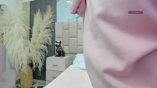 cloesummerr  online show from February 2026 12:48:02 PM