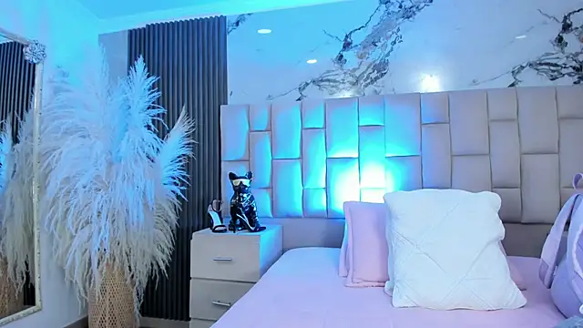 cloesummerr  online show from March 2026 12:38:01 PM