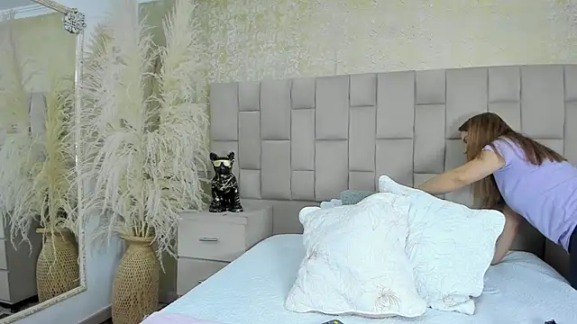 Snapshot of cloesummerr_ chatting on December 2025 12:44:02 PM cloesummerr online show from December 2025 12:44:02 PM