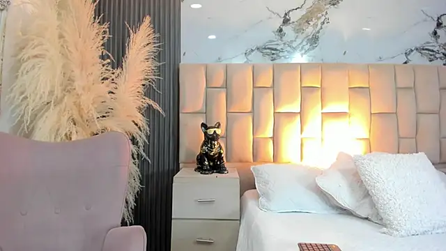 cloesummerr  online show from February 2026 12:38:02 PM