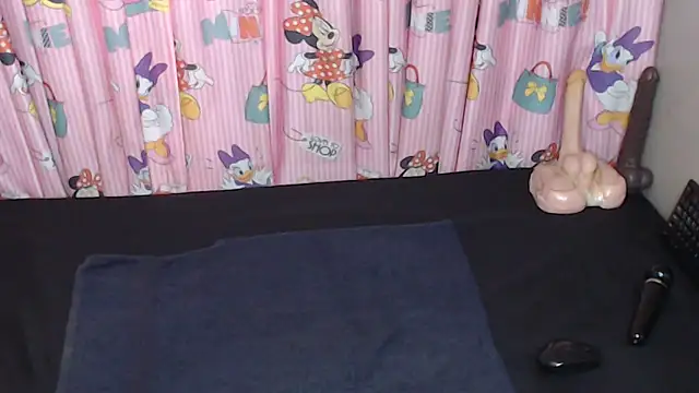 TrishahXo online show from June 2026 06:32:02 AM