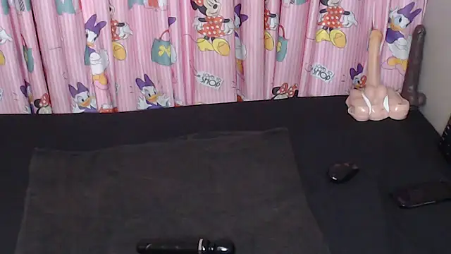 TrishahXo online show from June 2026 07:23:01 PM