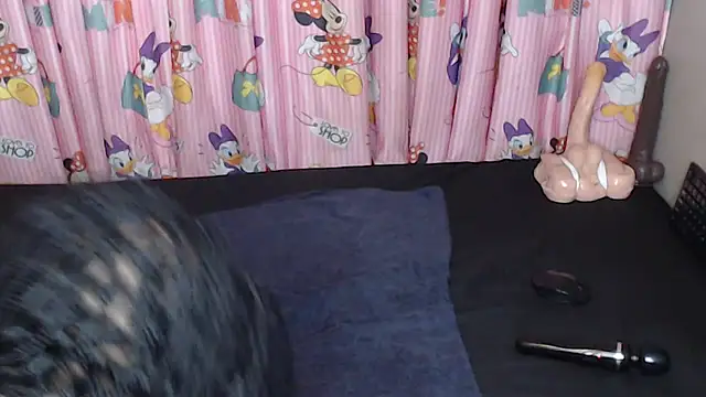 TrishahXo online show from June 2026 07:52:02 PM