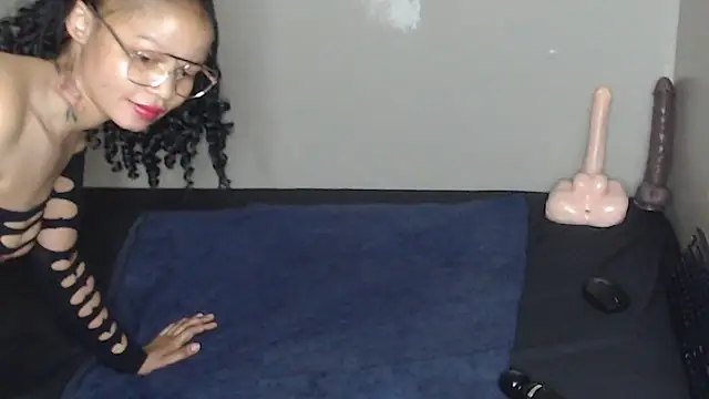 TrishahXo online show from October 2025 02:34:01 AM