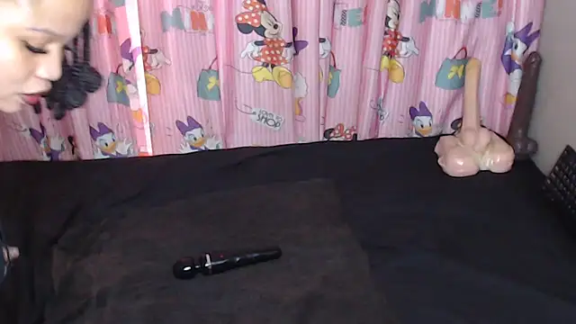 TrishahXo online show from June 2026 08:12:01 AM