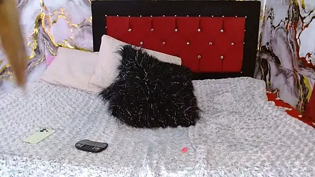 scarlethcooper99 online show from April 2026 10:22:01 PM