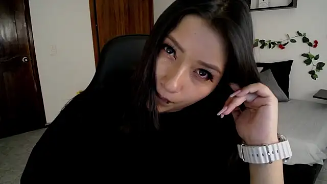 Mia 1120 online show from October 2025 08:18:01 PM