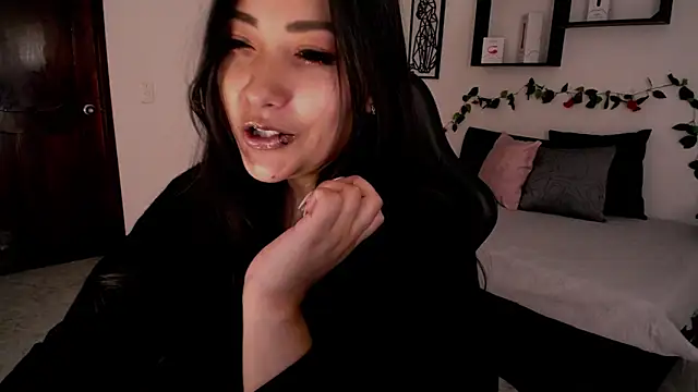 Mia 1120 online show from October 2025 02:29:01 PM