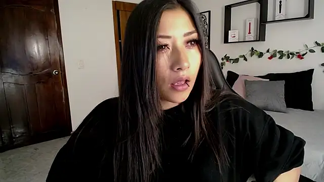 Mia 1120 online show from October 2025 02:27:02 PM