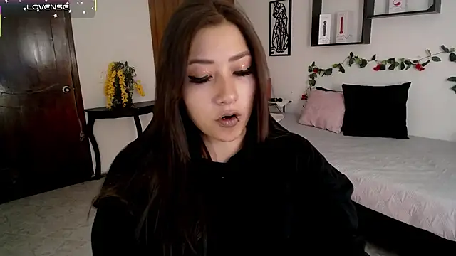 Mia 1120 online show from October 2025 07:55:02 PM