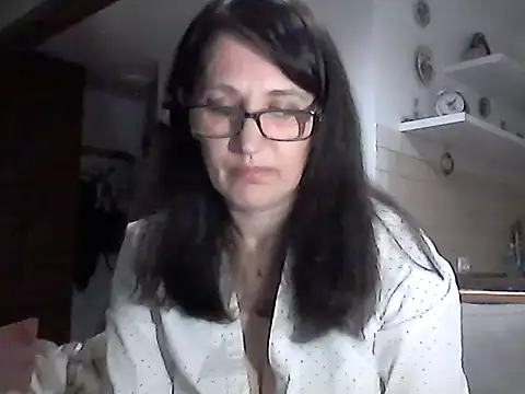 Elena48324 online show from April 2026 06:05:01 PM