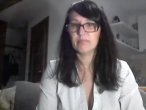 Elena48324 online show from April 2026 04:57:02 PM