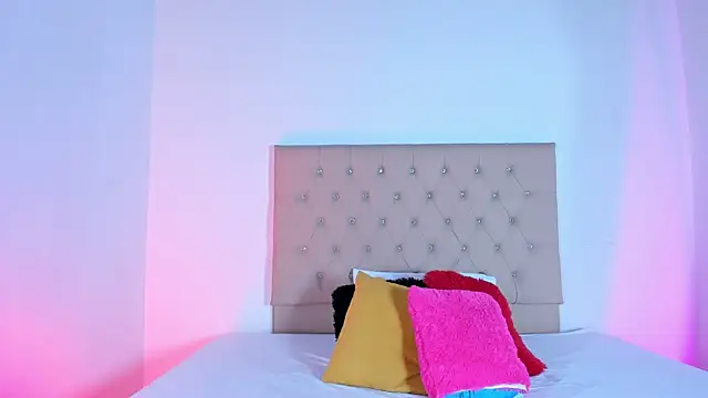 Snapshot of Zafiro__Brown chatting on November 2025 11:59:02 AM Zafiro Brown online show from November 2025 11:59:02 AM